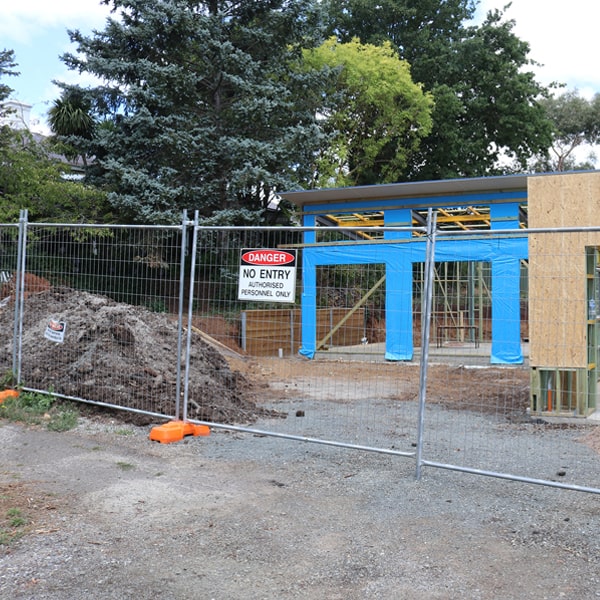 do you deliver and set up temporary fencing and what's the cost for these services in Clermont